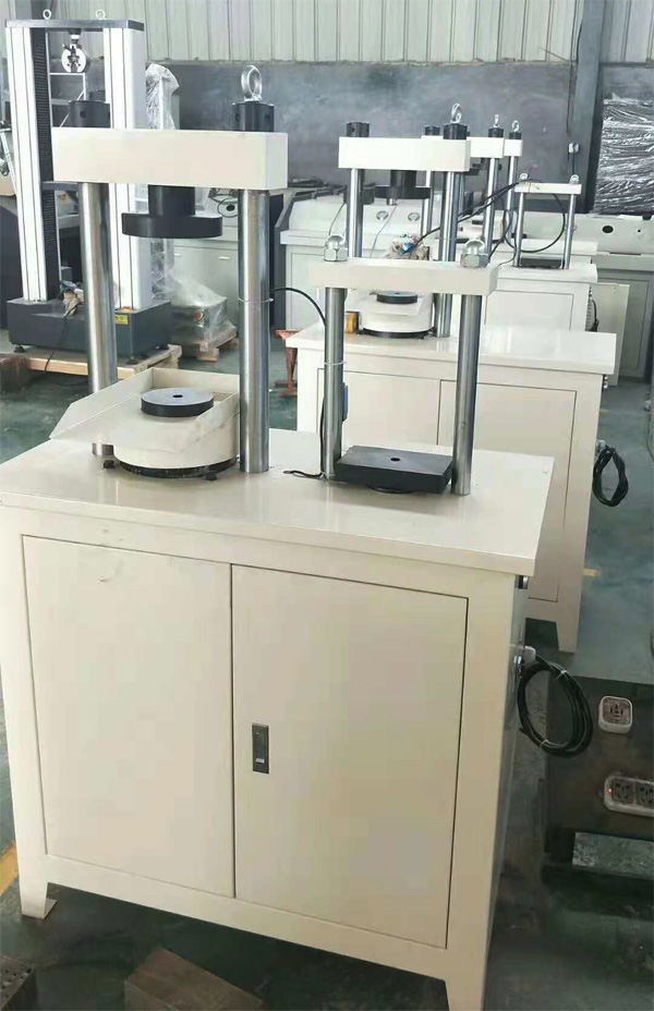 抗折抗壓一體機(jī)調(diào)試車(chē)間